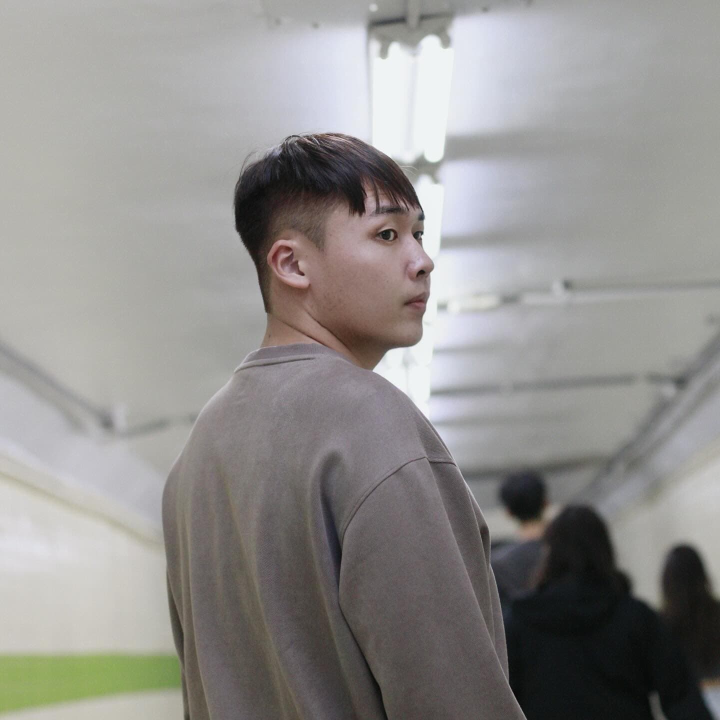萊恩的衣櫃裡超多大學T 4