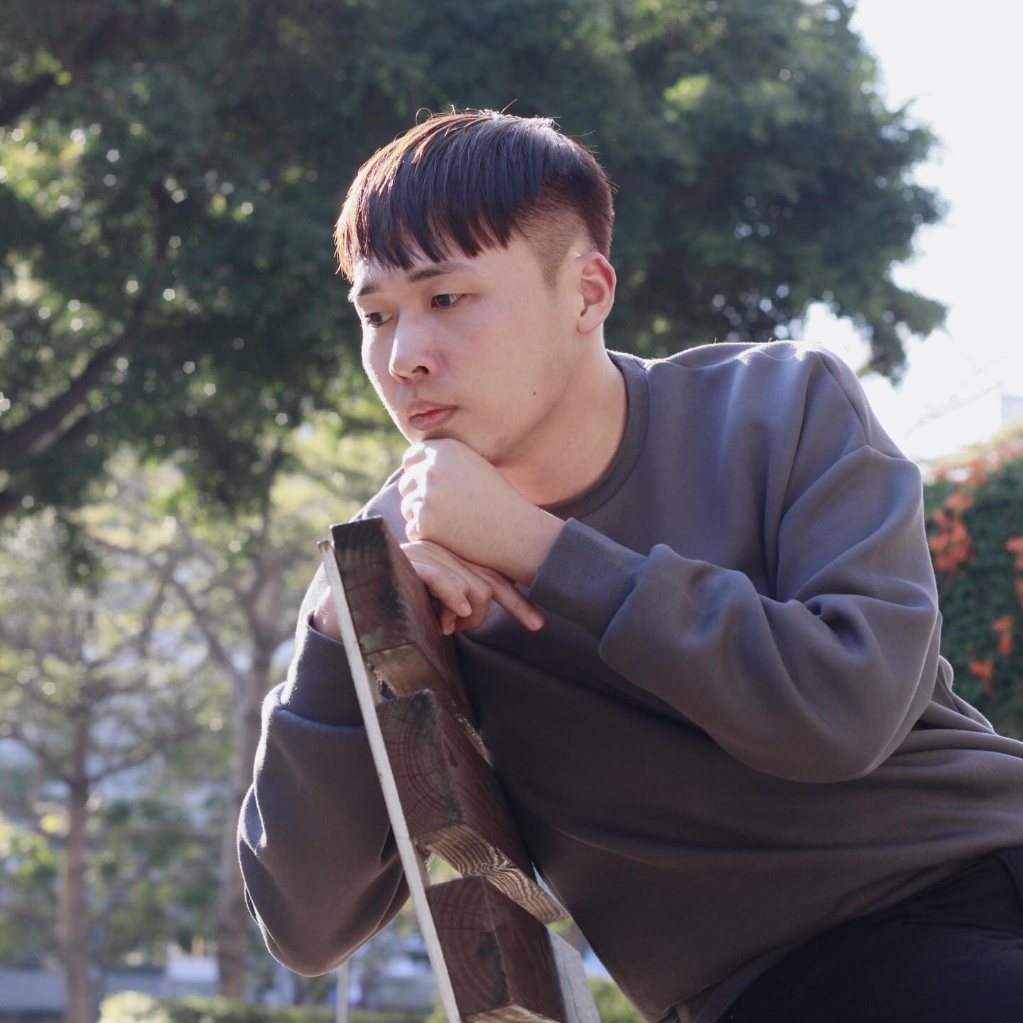 萊恩的衣櫃裡超多大學T 8
